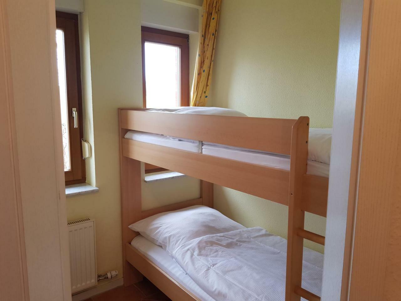 Ferienwohnung 4 im Haus am See mit Wintergarten und Terrasse Seedorf  Zimmer foto